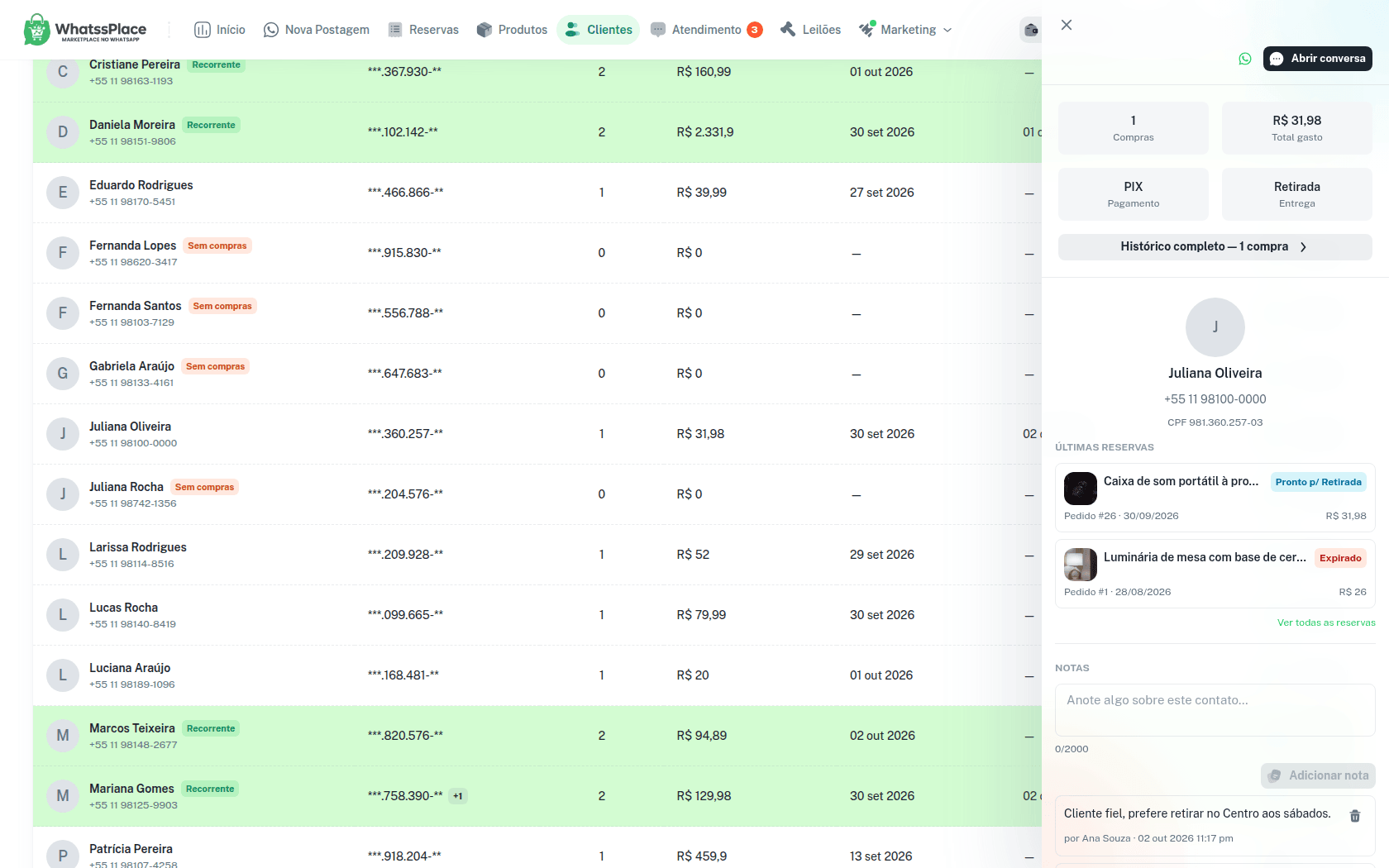 Ficha de um cliente aberta na lateral, com resumo de compras, últimas reservas e notas